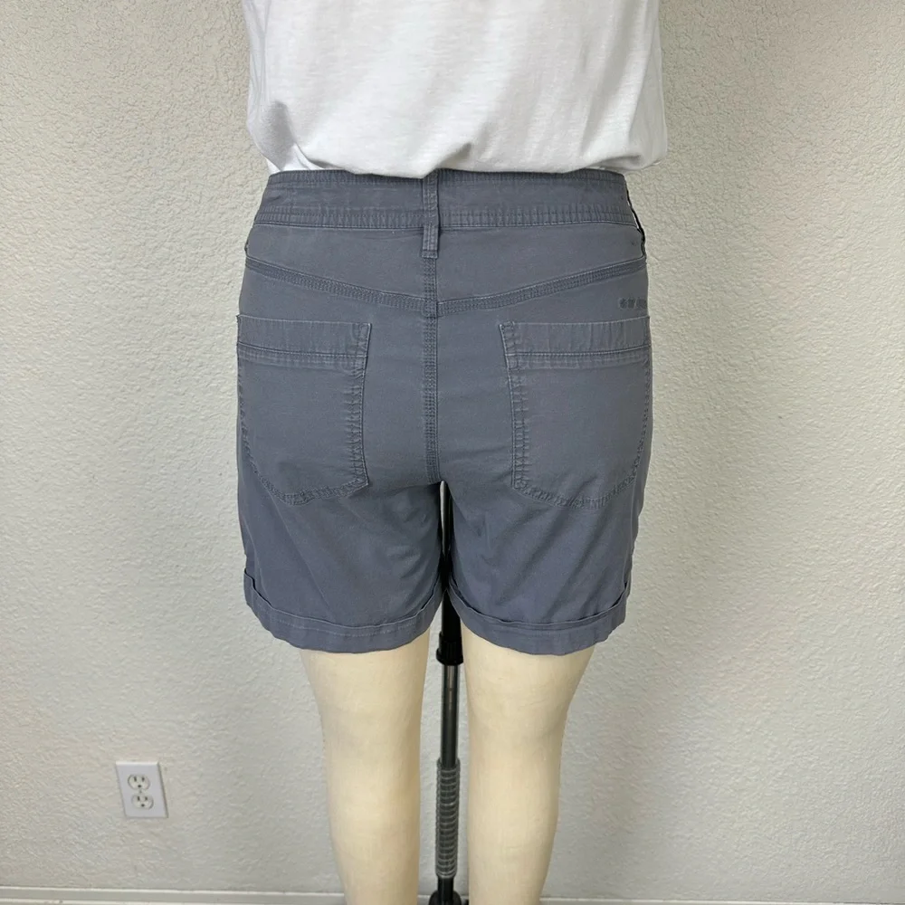 DKNY Bermuda Shorts Women's Sz 10 Flint Light Gray Stretch Cuffed